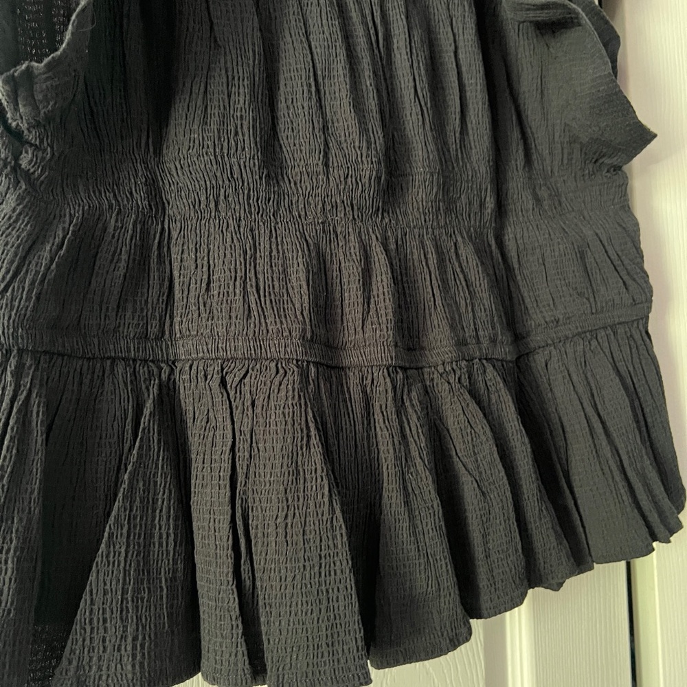 Chic Black Tie-Front Blouse - Picture 11 of 12